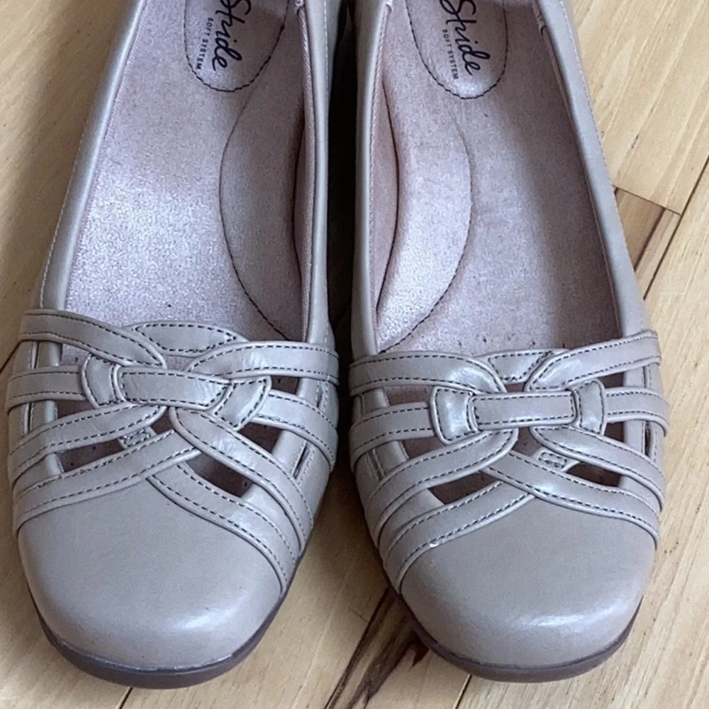 Life Stride diverse flats in taupe